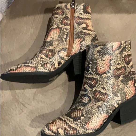 Catherine Malandrino Rocko Snake Multi color boots - Picture 6 of 11